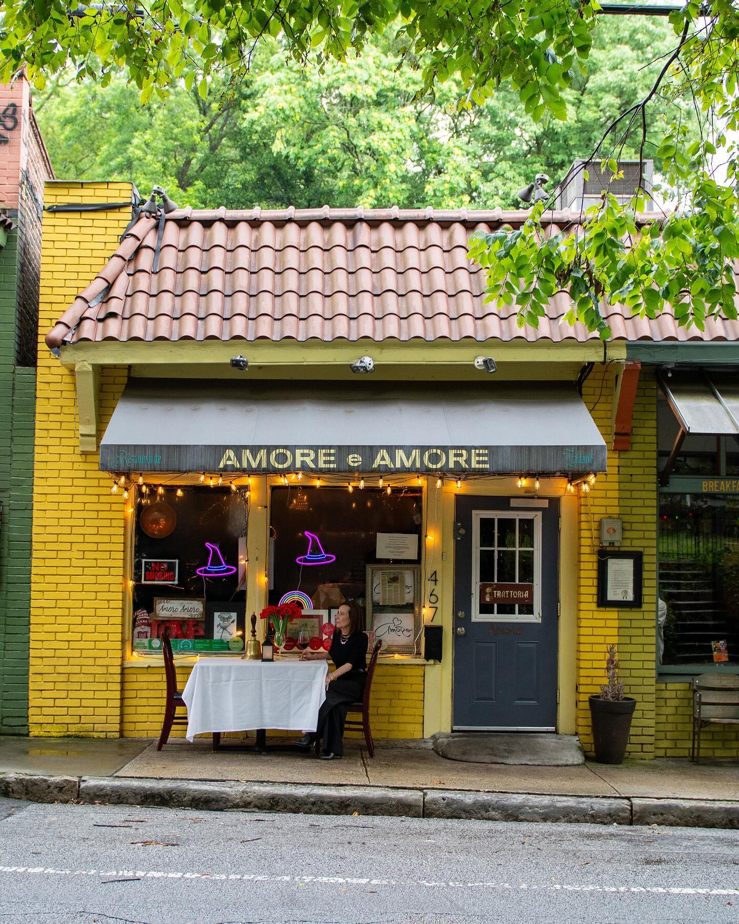 Amore e Amore — view 1 of 4