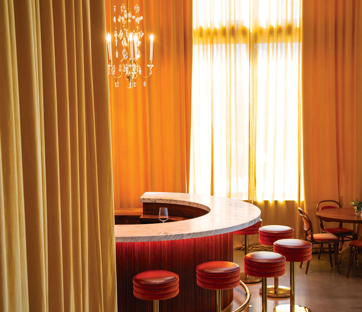 Interior of Le Bon Nosh — gallery photo 5