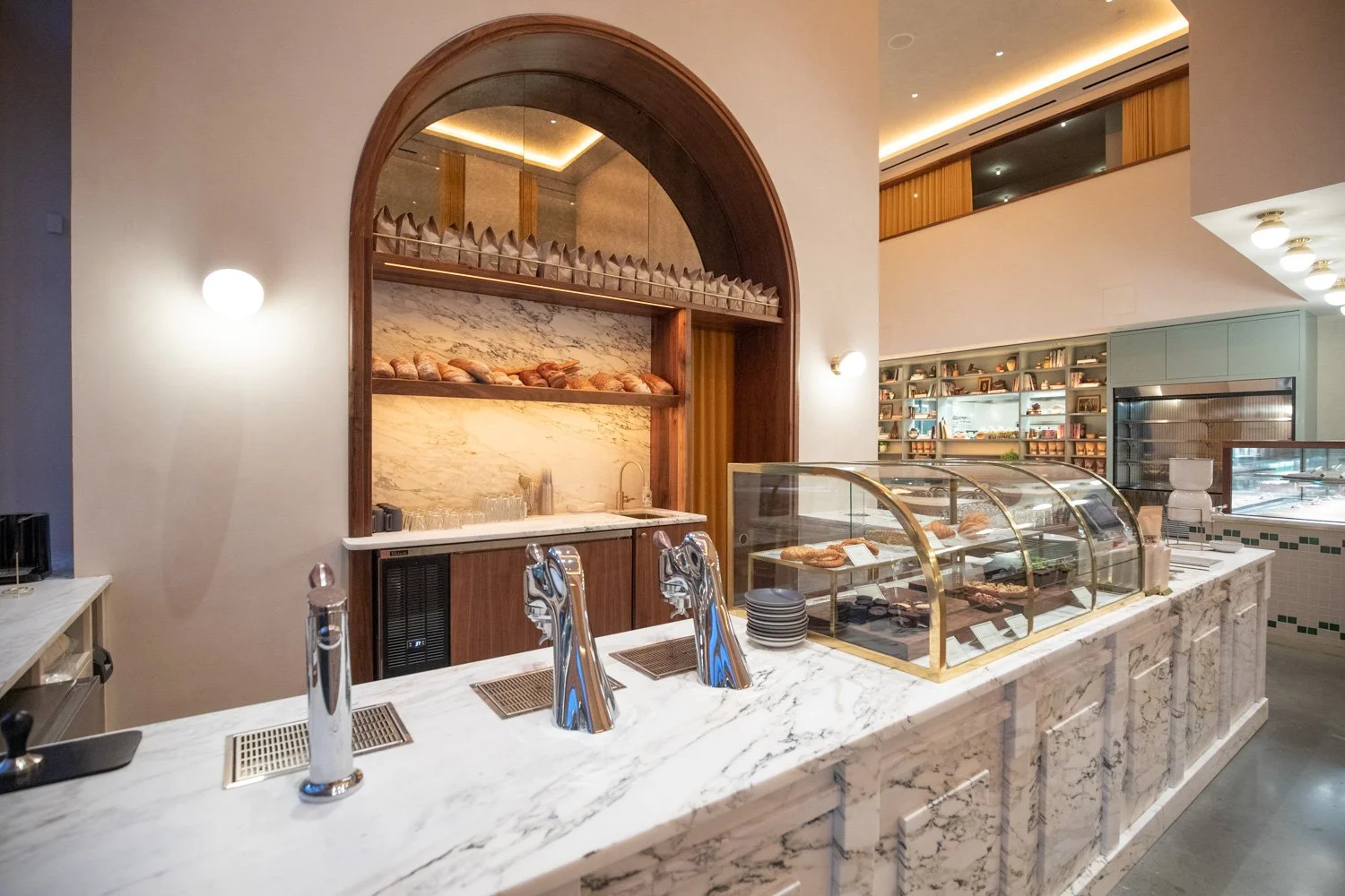 Interior of Le Bon Nosh — gallery photo 3