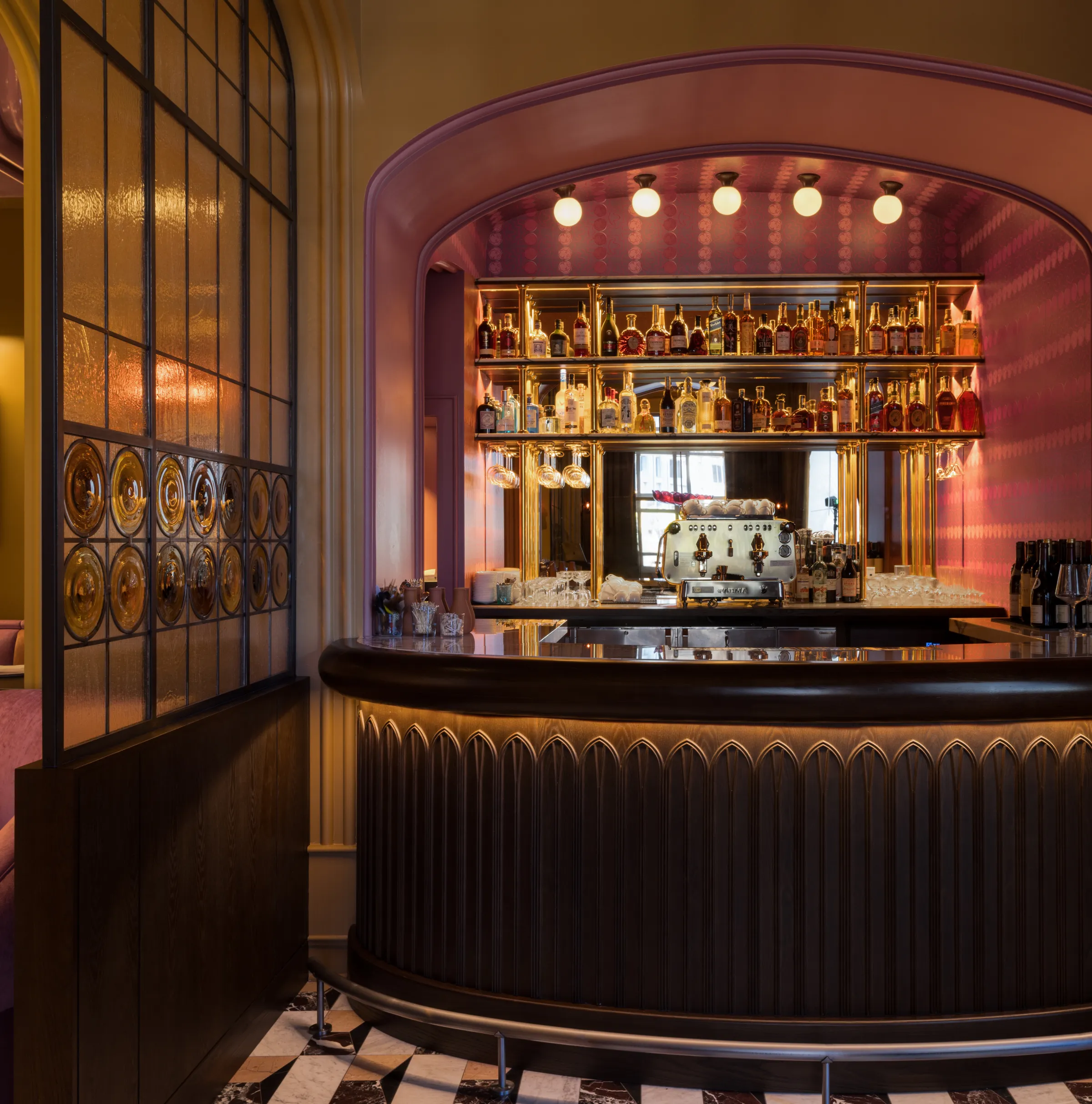 Interior of Le Bon Nosh — gallery photo 1